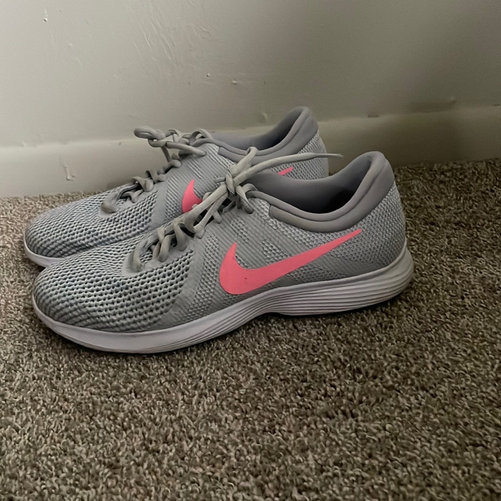 Nike grey sneakers